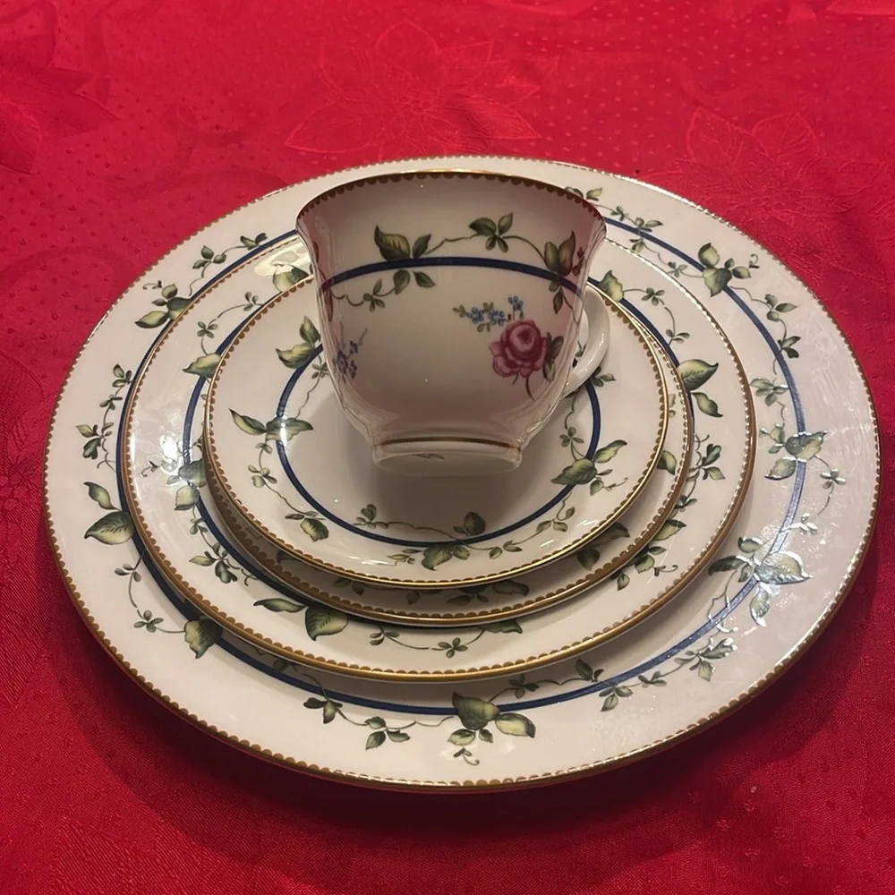 Rare Vintage 1992 Royal Worcester Dinnerware 5 piece set  Sheridan